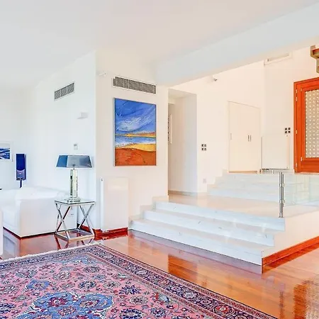 Lygia Sleeps 8 Pool Air Con Wifi