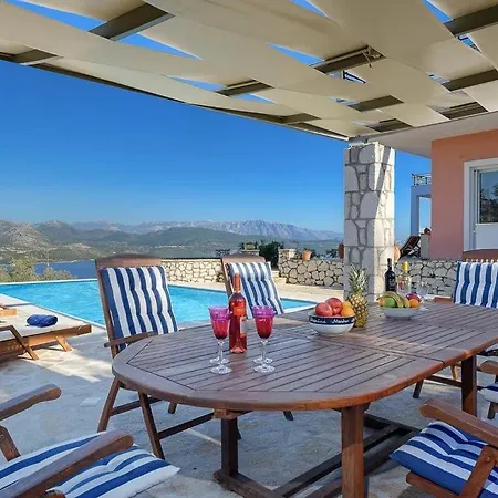 Lygia Sleeps 8 Pool Air Con Wifi فيلة